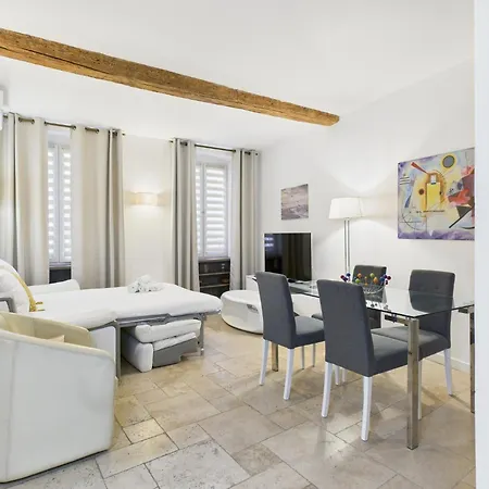 Appartement Le Meynadier Lumineux Dans Le Centre Historique, Proche Des Plages Et Palais