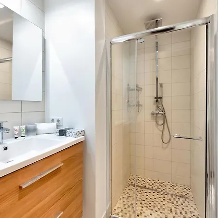 Appartement Le Meynadier Lumineux Dans Le Centre Historique, Proche Des Plages Et Palais *
